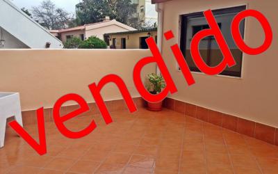 Apartamento T2+2 totalmente remodelado. Com churraqueira e 2 pátios.